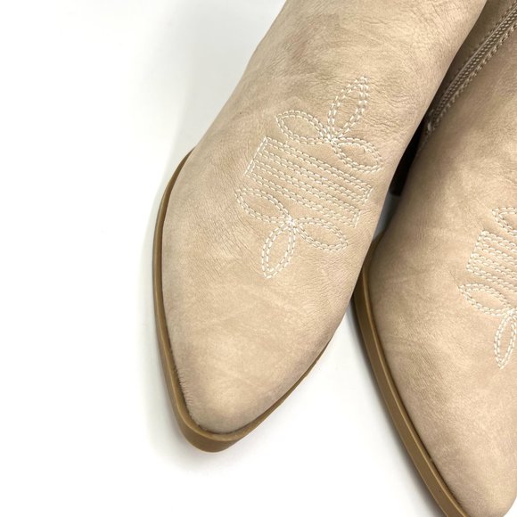 DV Dolce Vita‎ Size 9 Beige Taupe Faux Vegan Leather Western Ankle Boots Shoes - Picture 4 of 15